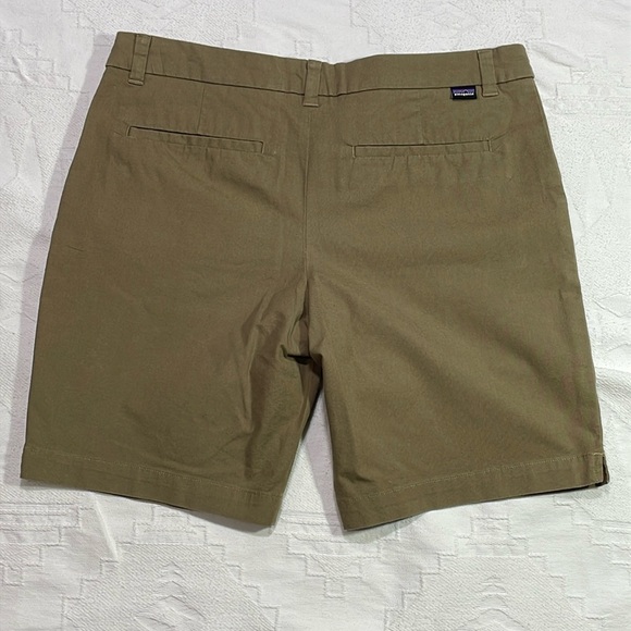 Patagonia Flat Front Khaki Tan 8” Shorts Cotton Blend Women’s Size 8 - Picture 1 of 13